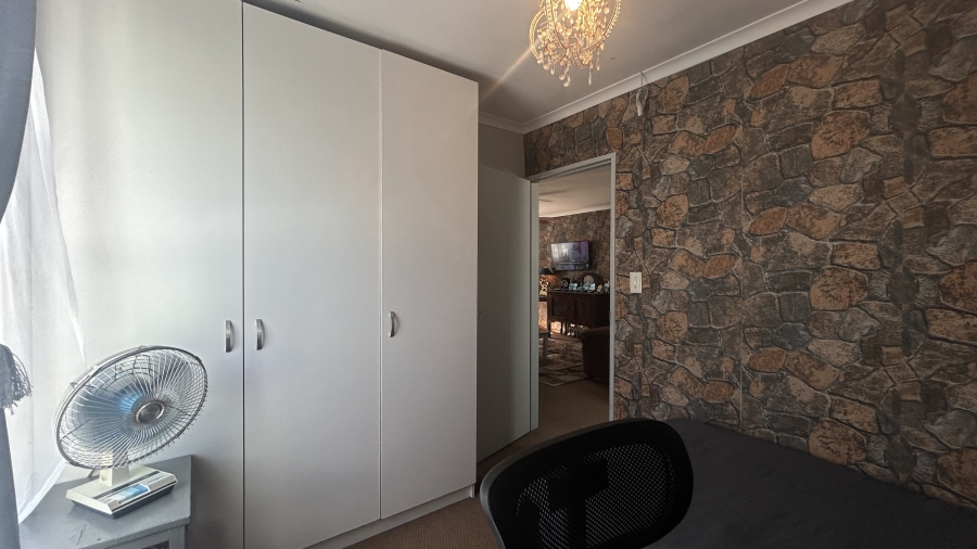 4 Bedroom Property for Sale in Sunningdale Western Cape